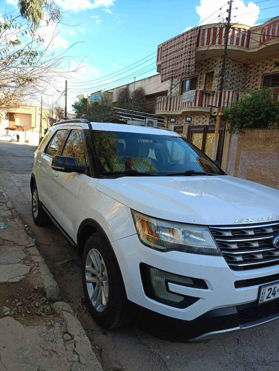 فورد اكسبلورر 2017
السعر  ($190) ورقة 

فئة EcoBoost – أداء قوي واقتصادي بنفس الوقت
🚘 محرك 2.3 لتر تيربو – 4 سلندر
🚘 أوتوماتيك (المحرك والكير شرط شرط)
🚘 اللون أبيض – نظافة ولمعان
🚘 7 ركاب – ثلاث صفوف مريحة
🚘 ثلاث قطع تبريد – تبريد ممتاز صيف وشتاء
🚘 شاشة ذكية + تحكمات ستيرن فوول
🚘 مواصفات كاملة ما عدا الفتحة
📌 السيارة بوضع الشركة 100%
📌 ما بيها أي ضرر أو عطل – استخدام شخصي وعلى إيدنا فقط
📌 ممشى 276 ألف كيلو
📌 جديدة حرفياً ومدللة
📌 الفحص مفتوح بأي مكان تختاره
سيارة جاهزة ما تحتاج ولا دينار صرف 
اللي يريد سيارة نظيفة ومضمونة لا يفوتها 
📞 ***********
📞***********
