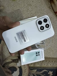 … هونر للبيع استخدام شهر واحد الذاكرة 128 كارتونه وشاحنه ملحقاته نضافه...