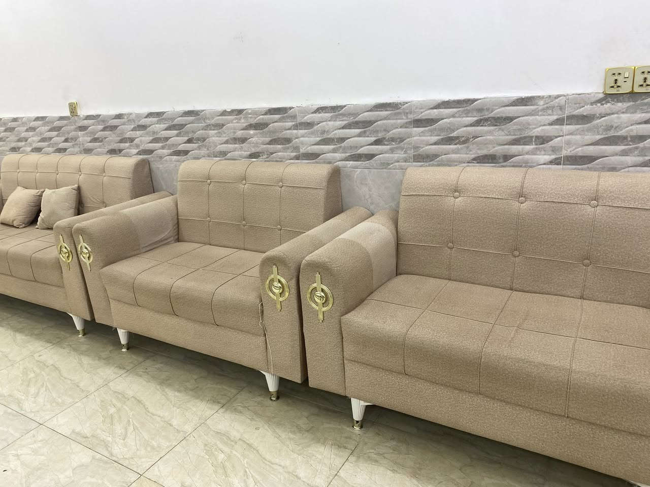 تخمين للبيع كل اضرار مابيهم كل تخم عشر مقاعد مكاني. لاسكان سعر ٨٠٠


**إذا كنت صاحب هذا الإعلان وتريد حذفه لأي سبب، رجاءا أرسل رسالة إلى الدعم الفني**