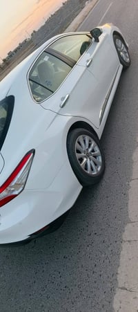 كامري خليجي موديل 20مواصفات ال اي ومعروف مواصفاتة داخل لونين اسود ومشم...
