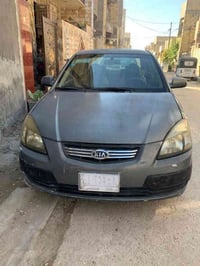 كيه ريو موديل  ٢٠٠٦ سيارة نضيفه بيه طخات بسيطه معدلات عل بارد محرك ١٦٠...