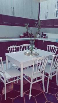 ميز طعام • ٦ كراسي