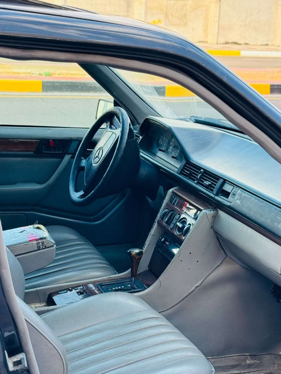 مارسدس دب موديل 1993
محرك 3000 vvti
كير ومحرك مكفولات لا تنقيص ولا تبخير ستوني شادهن 
بدون ضربة بدون خياس شواصي سليمة قواعد سليمة 
جام كهربائي 
كشنات كهربائي 
كشنات جلد 
فتحة شغالة 
abs شغال 
تبريد تدفئة شغلات تبريد منضومة جديدة 
كهربائيات كلها شغالة 
رقم اربيل 
العنوان : كربلاء 
السعر : 60
الرقم : ***********
