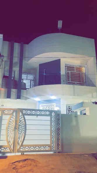 🏠 / دار للبيع مساحه 150 م 
واجهه ٧.٥ م / نزال 20 م 

🏠 بناء حديث درجه أولى 

الطابق الاول/ مطبخ حار.بارد. أستقبال . هول . غرفه . مجمع صحيات .منور غسيل. كراج . صحيات خارجيه

الطابق الثاني / غرفتين . هول . صحيات 

🌏 الموقع / حي الصحه فرع صيدلة زهراء الوطيفي

للأستفسار الاتصال ***********
