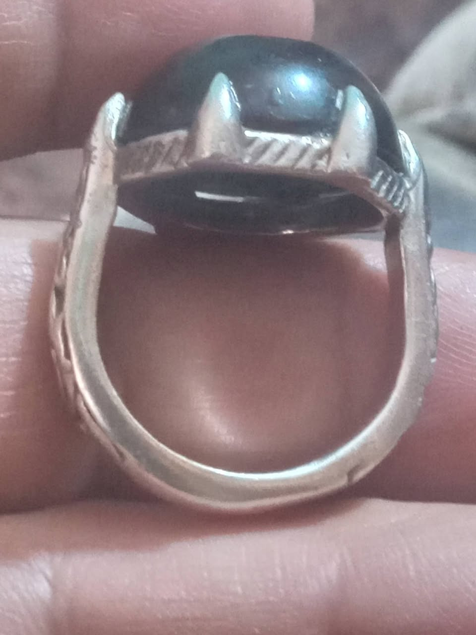 عقيق يماني قديم شفه العبد صياغه يدوية ثقيله وزن الخاتم ١٥ غرام السعر ٦٠الف مكاني بغداد البياع


**إذا كنت صاحب هذا الإعلان وتريد حذفه لأي سبب، رجاءا أرسل رسالة إلى الدعم الفني**