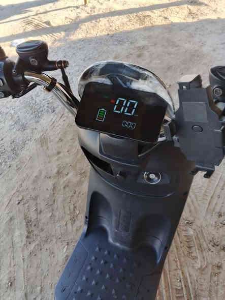 السلام عليكم دراجه شحن للبيع اربع بطاريات دراجه نضيفه اربع نمر نضام الرجواع للخلف حساس بريك امامي خلفي جنطه كبيره سرعه 50 الاستفسار خاص او الاتصال ***********
