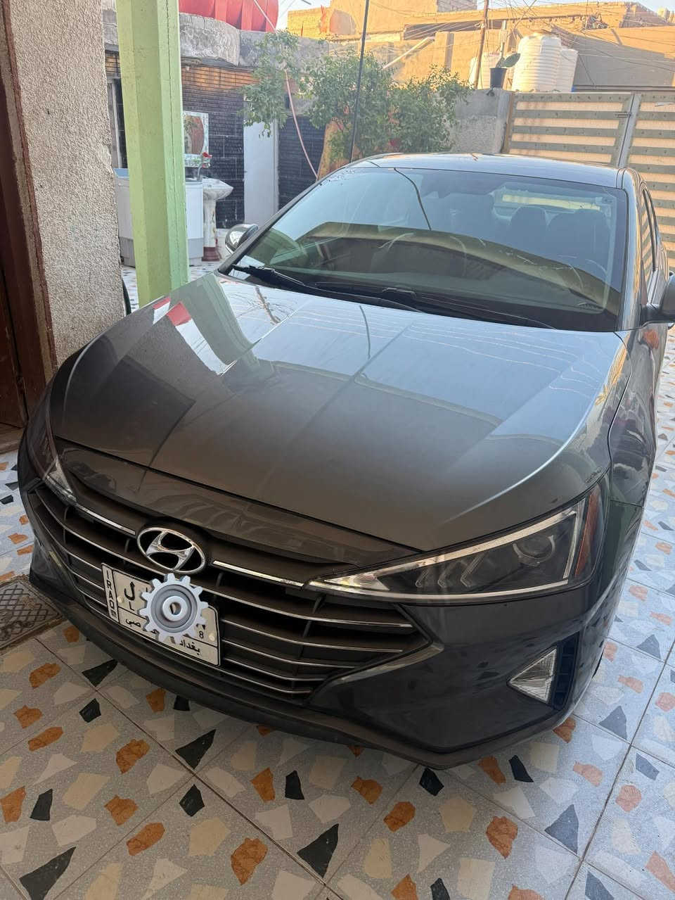 السلام عليكم 
النترا موديل ٢٠١٩ وارد امريكي رقم بغداد ماشة ٦١ الف حادثها باب السايق والجاملغ الامامي مبدلات بدون دواخل ولا شاصي ولا لغود مكان السيارة بغداد النهروان 

السعر ١٣٥ ورقة بيهة مجال 
السيارة نضيفة الكشنات والارضية مدوشمة يعني الدواخل على وضع الشركة ***********
