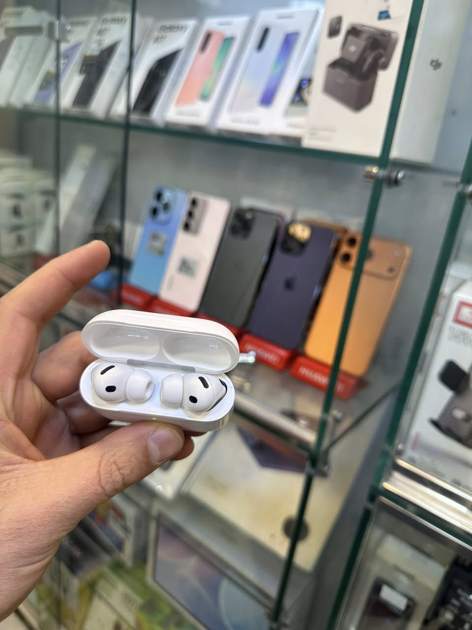 السلام عليكم
Airpods pro 3 عزل آخر إصدار
نظافة ‎%‎
مستعملة شهرين
مكفولة من كلشي وبيها ضمان
وياها باكيتها
السعر 200 قفل
مكاني بغداد العامرية
***********
