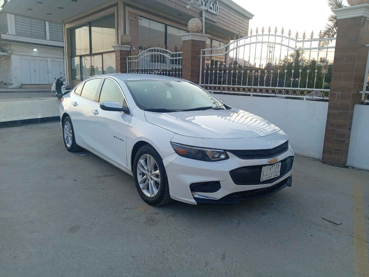 ماليبو موديل 2018 ضررها دعامية امامية فقط ماشية 100 الف السعر 109 
المواصفات ..👇🏻
* شاشة كار بلي اندرويد اوتو
* كاميرا خلفية
* شاشة كبيرة 
* داخل اسود 
* كشن سايق كهربائي 
* قطعتين تبريد 
* بصمة تشغيل 
* بصمة ابواب 
* بصمة جنطة 
* ليدات امامية 
* ليدات خلفية 
* تحكمات ستيرن
*********** اسيا
