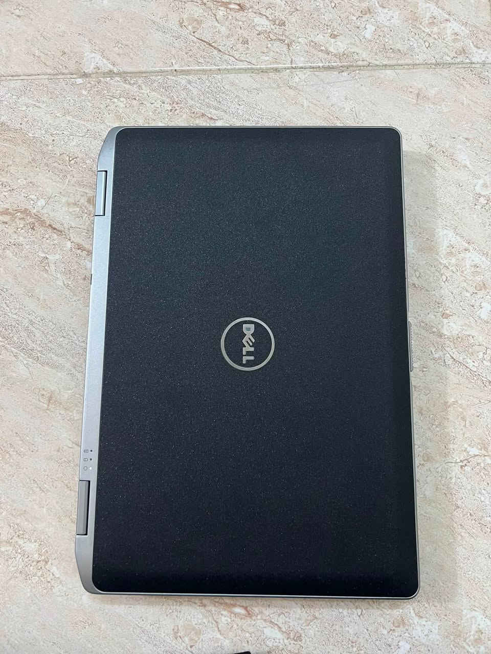 مرحبا شباب لابتوب دل للبيع نضام ويندوز كور ايفايف جيل الثالث استخدام قليل كم يوم جنطه و ماوس و شاحنه ويا استفسار ع رقم ***********
