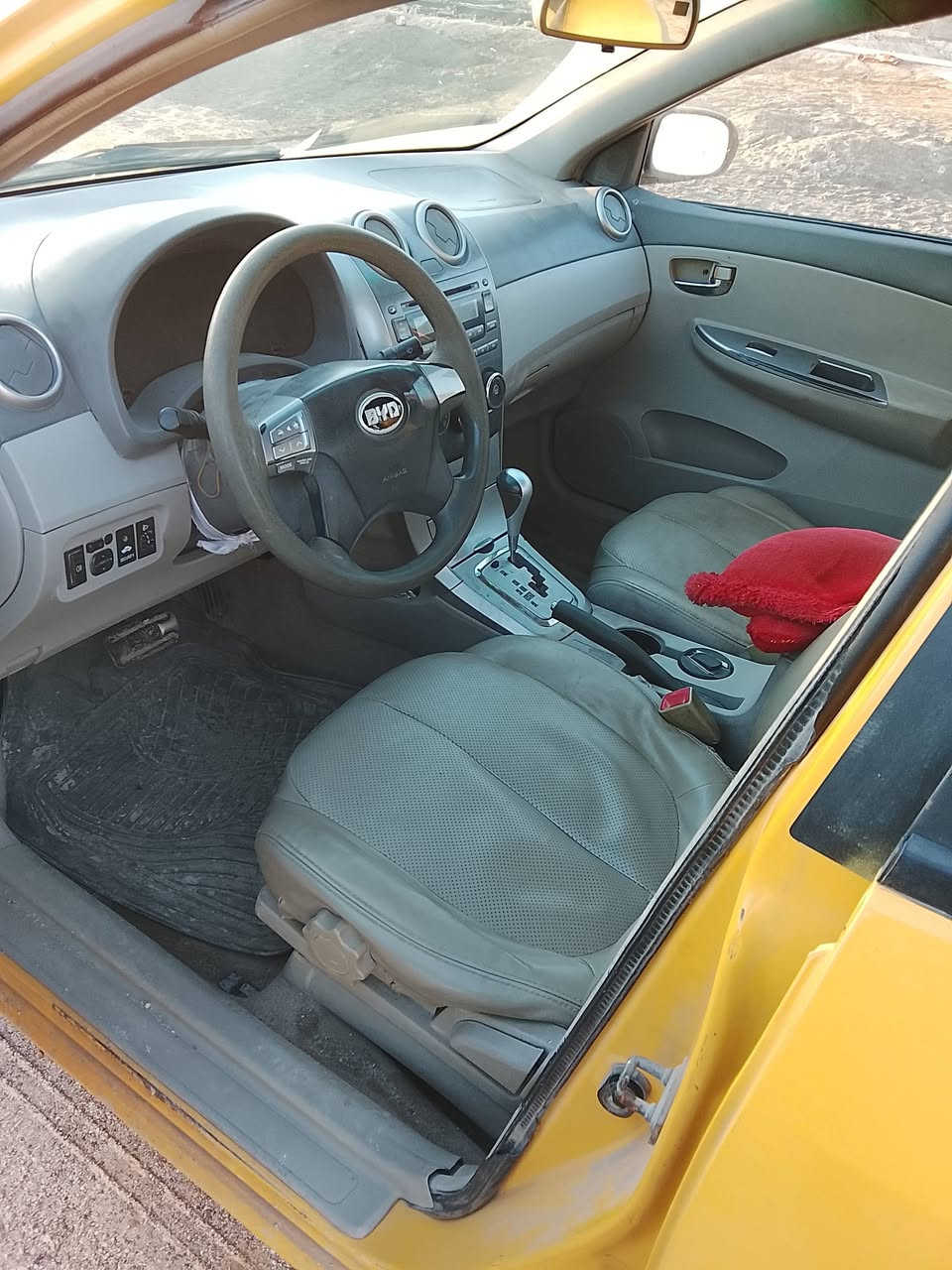 سلام عليكم سياره بي واي دي جي 3 كير مكينه كورلا جدد تبريد شغال كلشي شغال سنويتها منتهيه ما اندل راعيها مكان البصره سعر 30 وبيها مجال *********** سياره مامغسوله
