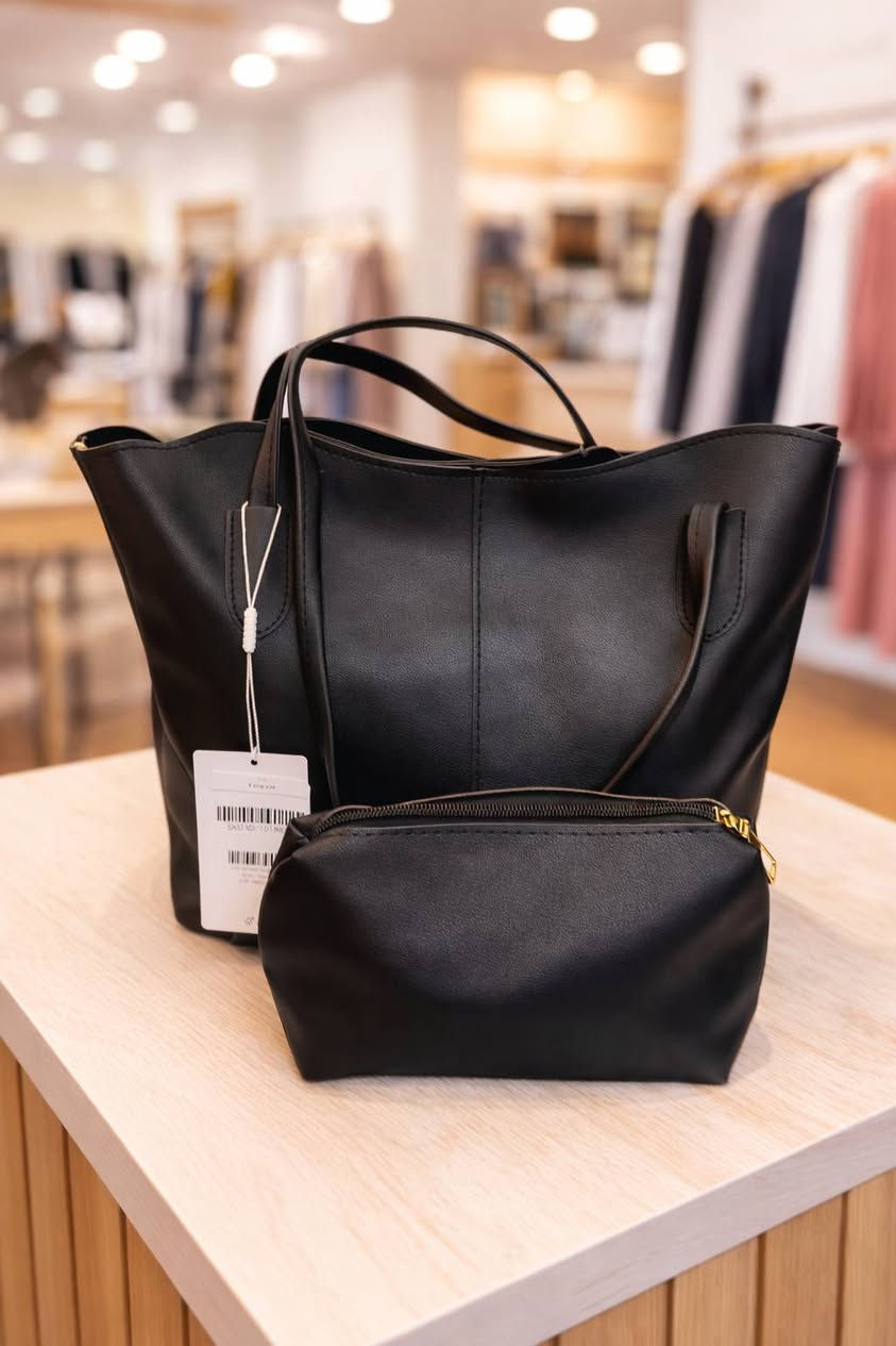 مجموعه حقائب نسائيه باسعار مناسبة الي يشترى أكثر من قطعه هدايا.. الاتصال على رقم الواتس اب للحجز ***********
