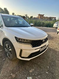سورنتو 2021 7راكب   ماشيه 72 الف  شفتات ستيرن  3 قطع تبريد  بصمه  محد ...