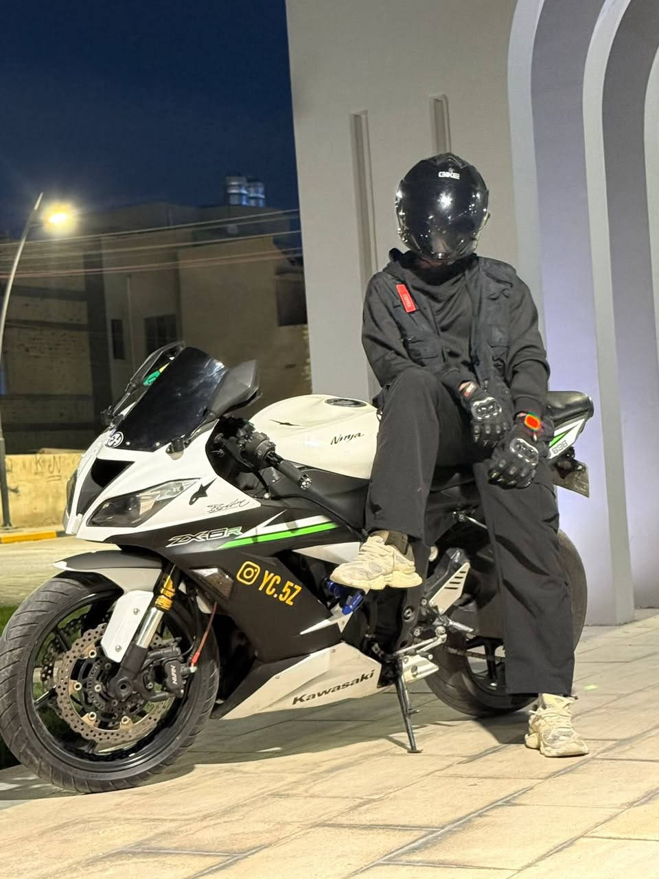 كاوسكي 2016  zx6r 636cc
سنوية ورقم مميز ولون نادر ومحرك نظيف ما مفتوح
سعر 45$ وبيهه مجال قليل حك الجيه 
اي استفسار عندك اتصل وتدلل ***********
مكاني بصره
واتساب موجود
