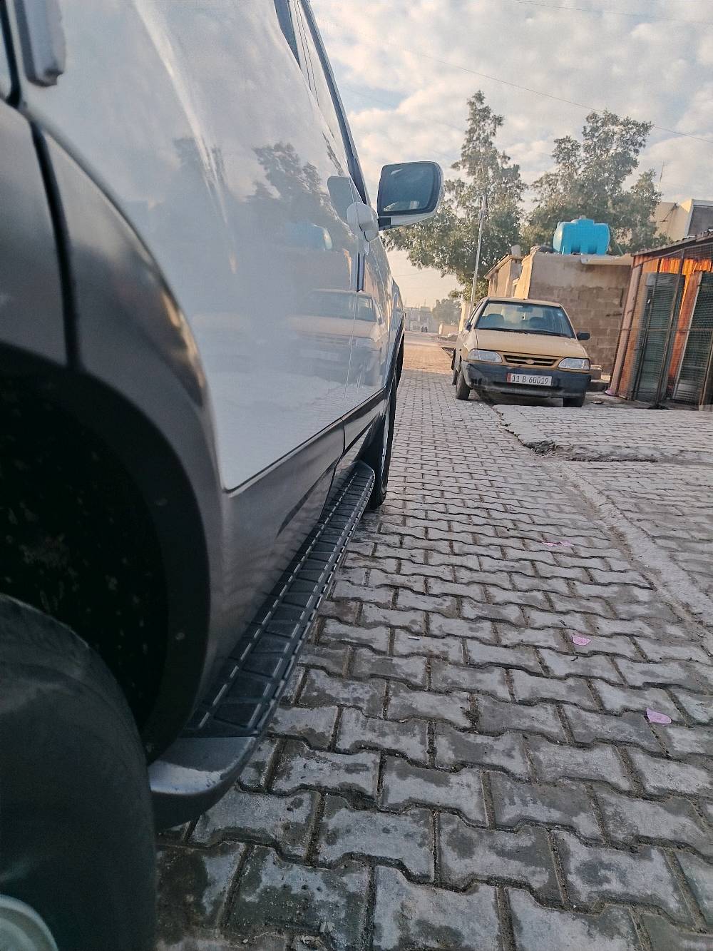  السلام عليكم اخوان كيا موهافي [ة 2012] الشركه بعده الاستلام  2019  - نظافة وفول مواصفات السياره بيه باب مبدل بل صندوك شويه صبغ  
المواصفات 
محرك 6 سلندر 
7 راكب 
فتحة سقف
دواخل جلد بيجي وكالة 

شاشة كبيرة + دبل كاميرا

فور ويل (4x4).
 تدفئه تبريد 

ستيرن كهرباء
ثلاجه بالجكمجه
تبريد مركزي. 3 قطع

رقمها بغداد الدولي  انكليزي حويل ثاني يوم

الموقع : بغداد

ماشي السياره 156