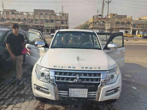 السلام عليكم ورحمة الله وبركاته. 
للبيع ميتسوبيشي باجيرو حبتور موديل ٢٠١٠  محدث أمامي ٢٠١٦ فقط .

محرك ٣٥٠٠ مفتوح 

ومنظومة غاز . 

 ٣ قطع تبريد 

تخم تايرات وباتري أخضر جديد دوشمه كله نضيف مابيه نقص

سعرها ١٣٠ وبيه مجال 

مكان سياره بغداد أم الكبر والغزلان  .

أتصال على رقم *********** 

أبو محمد العبادي
