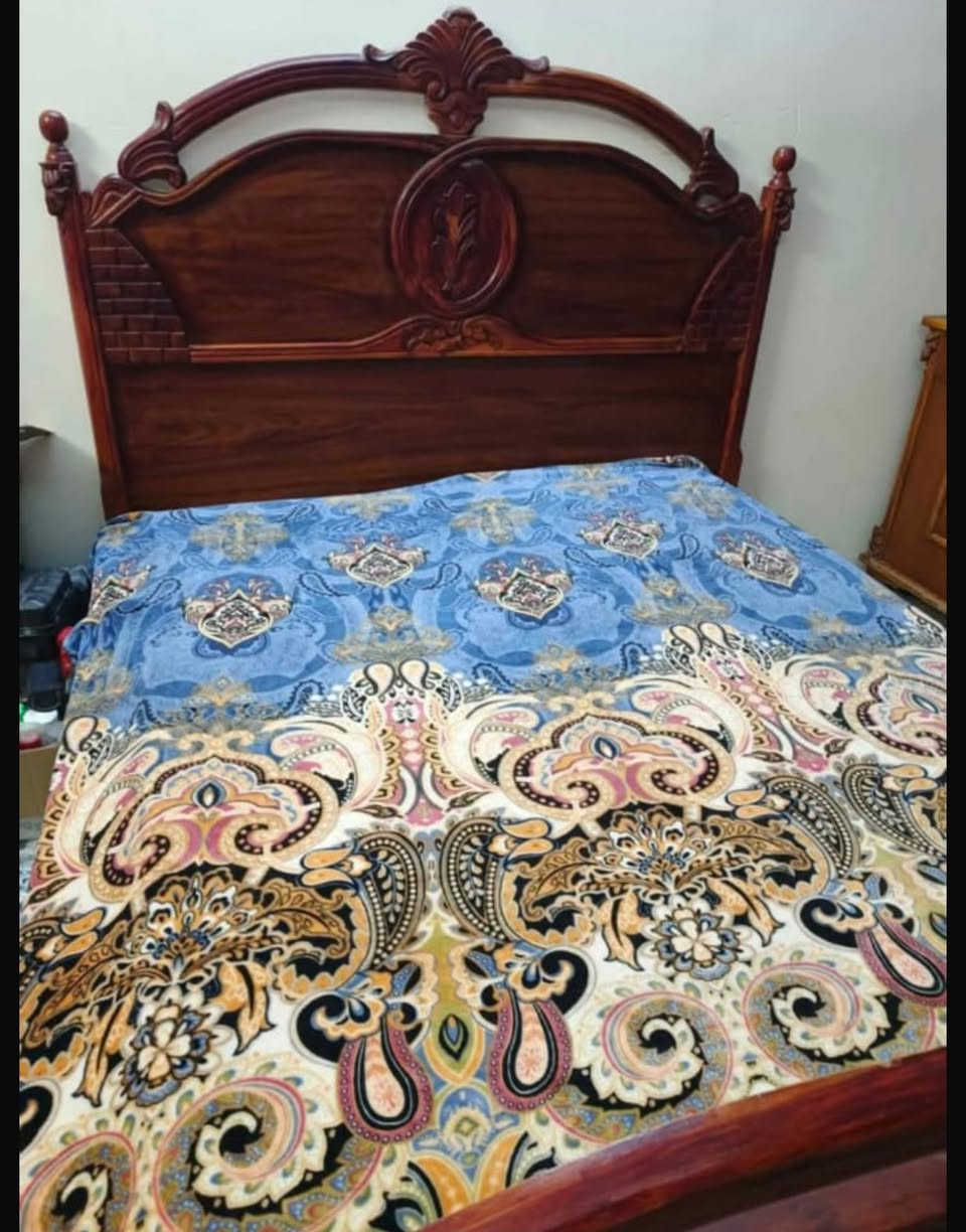 لسلام عليكم غرفه نوم كامله داخل خارج صاج للبيع تكمه تتكون مـن كنتور وملحقه طول الكنتور 3امتار و 60 وسرير طوله مترين و١٠ وعرضه ١٨٠سم وكومديات 2 و زاويه وميز احذيه وميز تواليت 
عنوانها بغداد / الحرية 
للاستفسار : التواصل على الخاص


**إذا كنت صاحب هذا الإعلان وتريد حذفه لأي سبب، رجاءا أرسل رسالة إلى الدعم الفني**