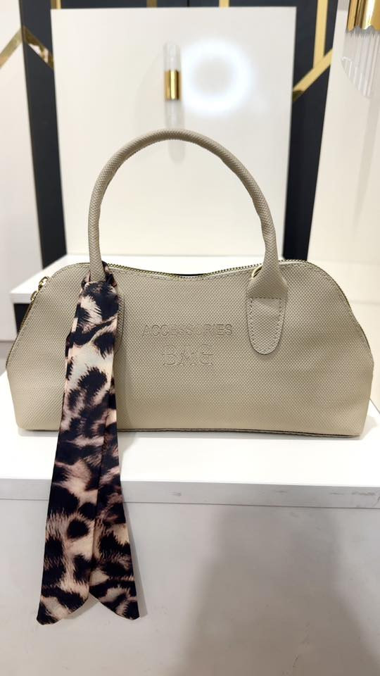 ✨ جزدان نسائي أنيق – ستايل عصري بأجمل 6 ألوان ✨

اختاري الإطلالة اللي تناسب ذوقك مع جزدان نسائي مرتب، تصميم عملي وجودة عالية يكمّل أناقتك بكل وقت 💖

💰 العرض الخاص:
 • القطعة الواحدة: 15 ألف دينار
 • قطعتين معاً: 25 ألف دينار فقط

🚚 التوصيل مجاني إلى جميع محافظات العراق
⏳ عرض مؤقت لمدة يومين فقط – سارعِي بالحجز قبل نفاد الكمية!

📩 للحجز والتواصل: عبر الرسائل الخاصة على المسنجر
#بغداد #توصيل_محافظات #عرض_VIP #نسائي #جزدان #العراق


**إذا كنت صاحب هذا الإعلان وتريد حذفه لأي سبب، رجاءا أرسل رسالة إلى الدعم الفني**