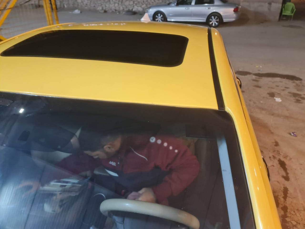 السلام عليكم للبيع النترا 2018رقم بغداد تحويل مباشر فول مواصفات بصمة وفتحه بالسقف تبريد ثلج صدر امامي  خلفي جديد بطارية جديده تايرات جديده كشر جيد جدا المكينه بيها تنقيص اقل الربع من تبديله الدهن للتبديله الثاني تبخير ماكوو شلع مكان السيارة بغداد الكرخ مكلف بالنشر رقم صاحب السيارة
***********
