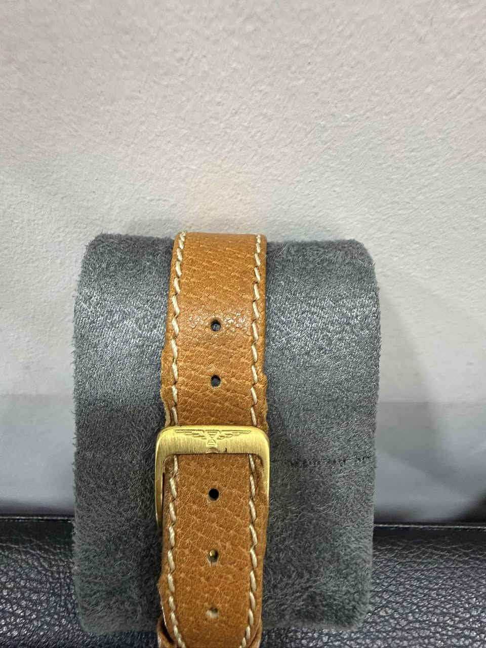 Longines
الساعه من الماركه العريقه لونجين السويسريه المطليه ب الذهب سمك 20 ميكرون ، من انتاج السبعينيات 
القطر 34
تعمل بنظام البطاريه
الساعه يجي وياها السير الجوزي و العسلي و البيجي


**إذا كنت صاحب هذا الإعلان وتريد حذفه لأي سبب، رجاءا أرسل رسالة إلى الدعم الفني**