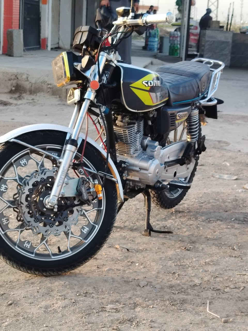 السلام عليكم
سولنك 25
عمبار دهن كلچ
دبل دسك 
رمونت تشغيل عن بعد
بصمه شغال
محرك200
نشاط فول 
دراجه جديدة بعدهي ما ناقصهة شي 
مكان الحويجه 
السعر 
خاص او
اتصل  ***********
