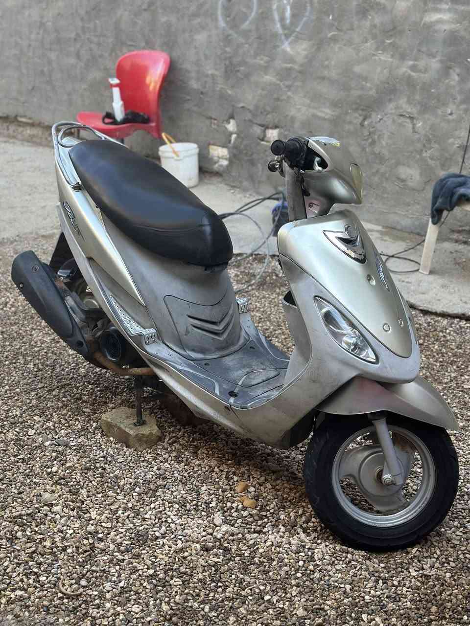 السلام عليكم ماكس منغولي للبيع دراجة كلش نضيفة وكلها بلادية  كابريتة سلف كلا بلاد مكينة بلادية وناعمة مابيها برغي نقص السعر ٦٥٠وبيها مجال مكاني حلة مركز للاستفسار ***********
