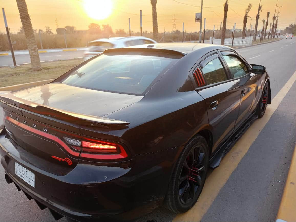 جارجر موديل 2020 SXTحادثها جاملغ وبنيد محدثة GT
يعني صبغ بنيد وجاملغين امامية 
السعر ١٩٥ وبيها مجال 
مكانها بغداد حي الحسين 

***********
