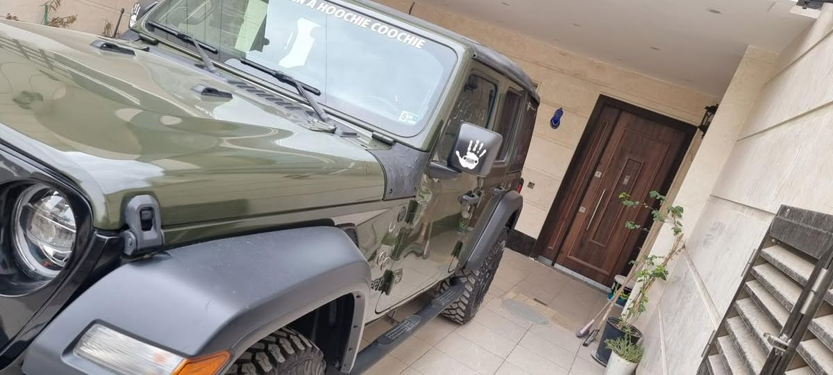 تحيه طيبه الاخوه الأعزاء جيب موديل ٢١ ٦ سلندر شبه الكلين بيها صبغ شبرين بل بنيد فقط السياره نضيفه جدا مكانها بغداد 

‭٠٧٧١ ٠٠٨ ٠٦٠٦‬
سعرها مناسب جدا
