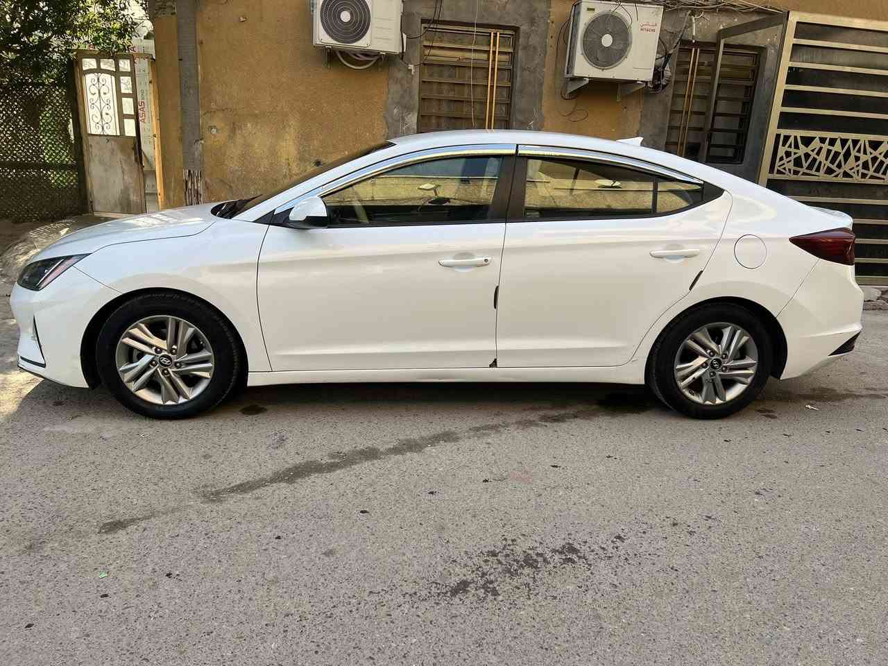 سلام عليكم النترا للبيع وارد أمريكي سيارة مديل2019سيارة نضيفه كلش هذا رقمي ***********
