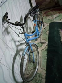 للبيع بايسكل بناتي حجم 26 نظيف لون حلو سعره 100  07746530805