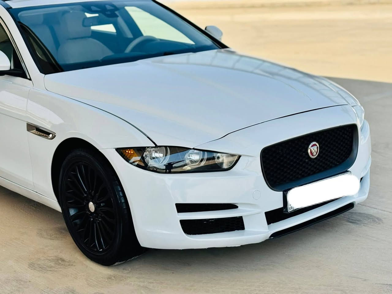 سلام عليكم من رخصت مدير الكروب سياره جاكوار موديل 17،،
سياره فول مواصفات ،،
رقم اربيل..
فتحه سقف،،
تحكم ستيرن كشنات كهرباء ،،
مكينه 6سلندر سوبر جارج..
سبورت رياضي صوت عالي كاتم..
مضخم سماعات ..
عازل الصوت
عداد الكتروني كير ماوس ..
 مانع انزلاق قياده ذاتيه ..
هواي مواصفات بيه ماذاكرهن فقط الجناي يعرفهن 
عنوان بغداد ..رقم الهاتف ***********،،
