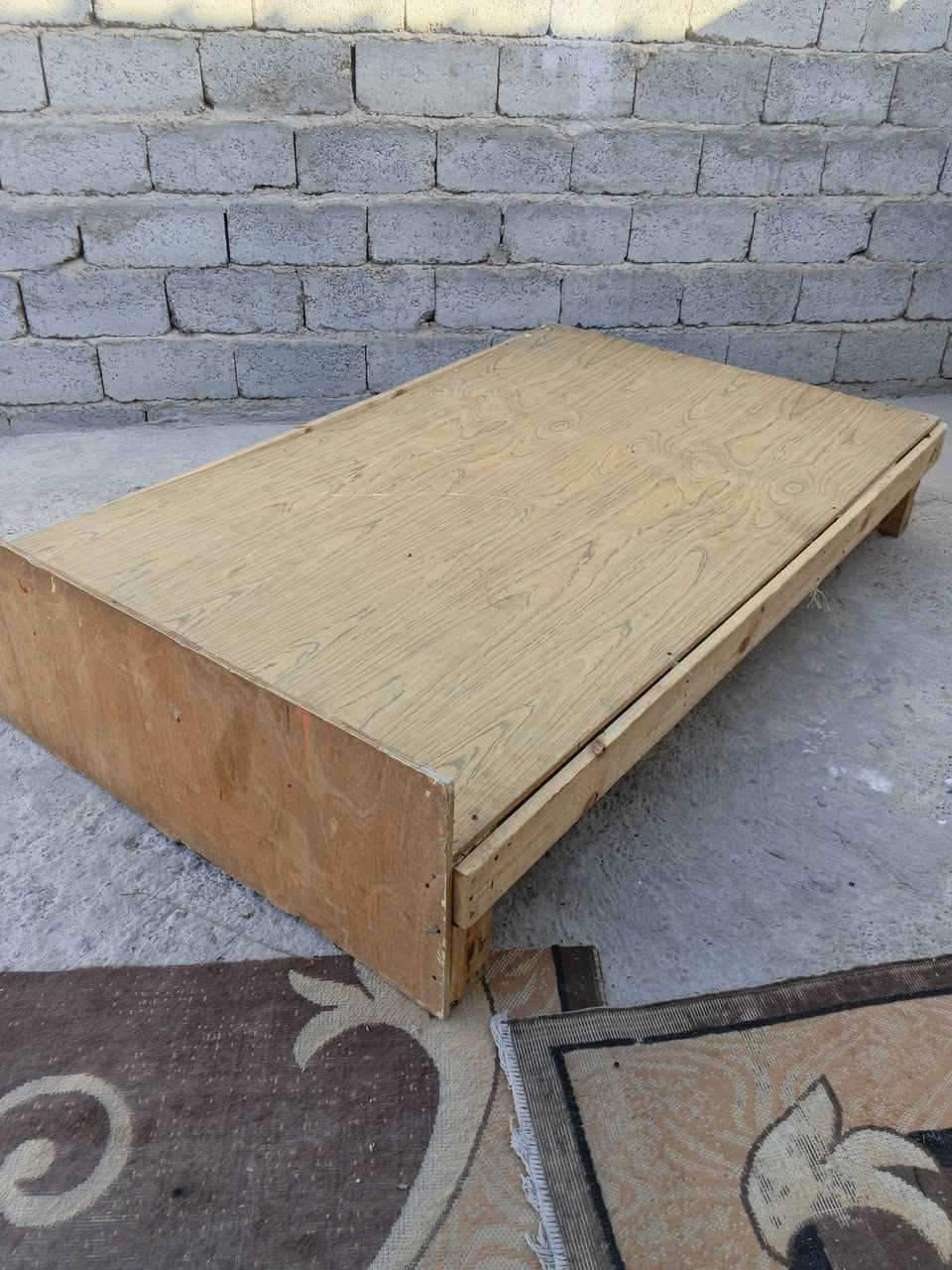 عندي صومية وطباخ للبيع الصومية ٤٠وبيهة مجال والطباخ ٥٥وبي مجال مكاني سبع البور رقم تواصل ‏‪***********‬‏
