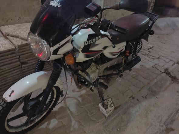 سلام عليكم 
 بوكسر 2022 شكل 23 كلاسك مرقم رقم انكليزي مشروع وطني رقم بغداد باسمي  تحويل ثاني يوم الدراجه مثل الورد ما ناقصها شي كلشي شغال بيها + تخم تاير جديد  السعر مليونين 2 وبيها مجال بسيط   العنوان بغداد باب المعظم التواصل على رقم *********** غير متواجد على الفيس فقط واتساب
