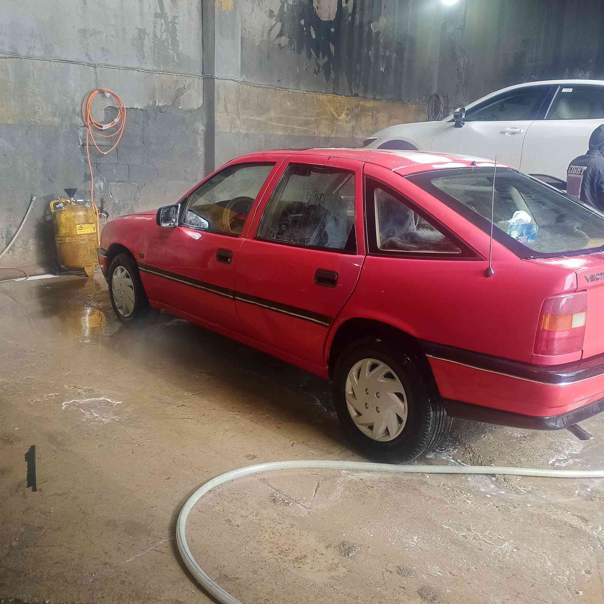 سلام عليكم
فكترا موديل 91 مكينه 18
سيارة مابيها صبغ نظيفه خير من الله 
سنويه عضم عاج منتهيا بل 2024
شرط التحويل رقم كركوك اليف 
دفتر بنزين. السعر 31
عنواني كركوك 
رقم الهاتف ***********
