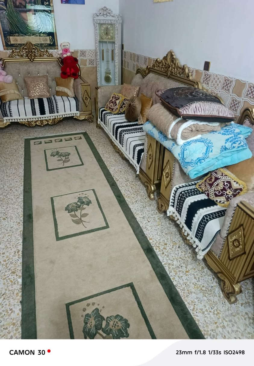 السلام عليكم عندي تخم ملكي التخم كامل من كل الموصفات الاسفنج مميز اول طبي و التاج مالته ول خشب كله زان اصلي و الاقماش مشجر قماش مرتب و حلو 

ملاحضه التخم يحتوي علا عشره مقعد كراسي ثنين و قنفات ثنين ثلاثيه و قنفه وحده ثنائيه 

للاستفسار ومعرفه السعر خاص او الاتصال بل رقم التالي 
***********
ومتوفر توصيل يوصلك الباب البيت و سعره كلش يعجبك و بسيط مقابل السعره زين لان شغل مرتب ♥️
