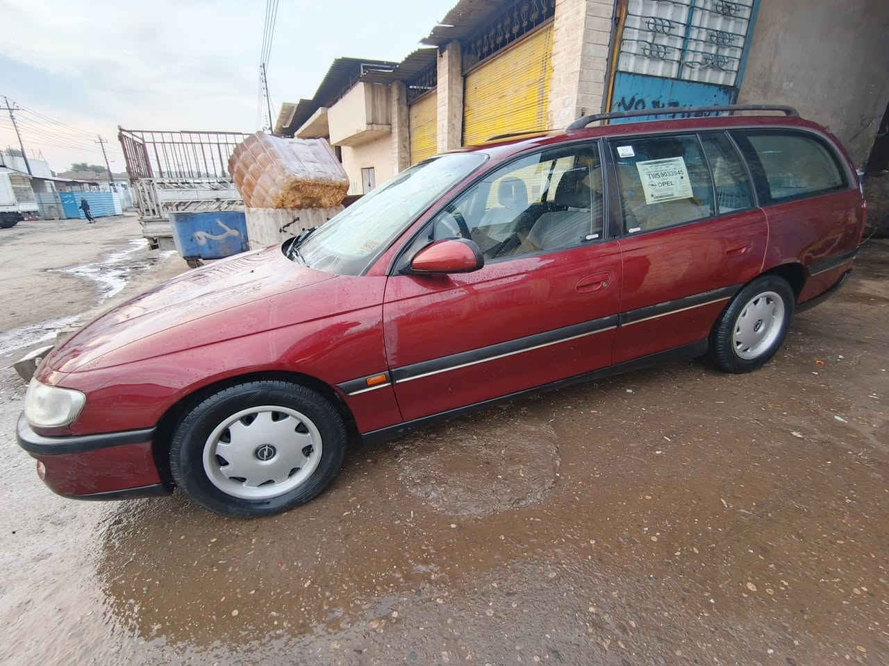 السلام عليكم
اوبل اوميكا بزون 1995
السيارة جاهزه كير شرط  محرك خيط بخار
السيارة بدون ضرر شرط بيها جاملغات خلفي مع سقف اثر جراد
السيارة رقم نينوى شرط التحويل سنوية ٢٧
السيارة فول مواصفات
تئدفة نار
تبريد يشتغل بس هواء مو بارد  يعوزه صيانه
السعر ٥٥ وبيها مجال
العنوان موصل ***********
