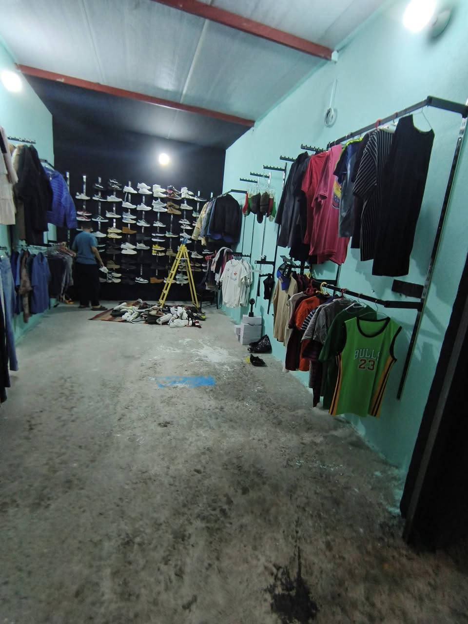 يالله.. صيفي تشيرت 4 الف بجايم 2 الف..كوتات نسائي عرض نهايت موسم 5 الف احذيه كل قطعتين..15..الف شارع الدوب مقابيل غسل سيارات ***********
