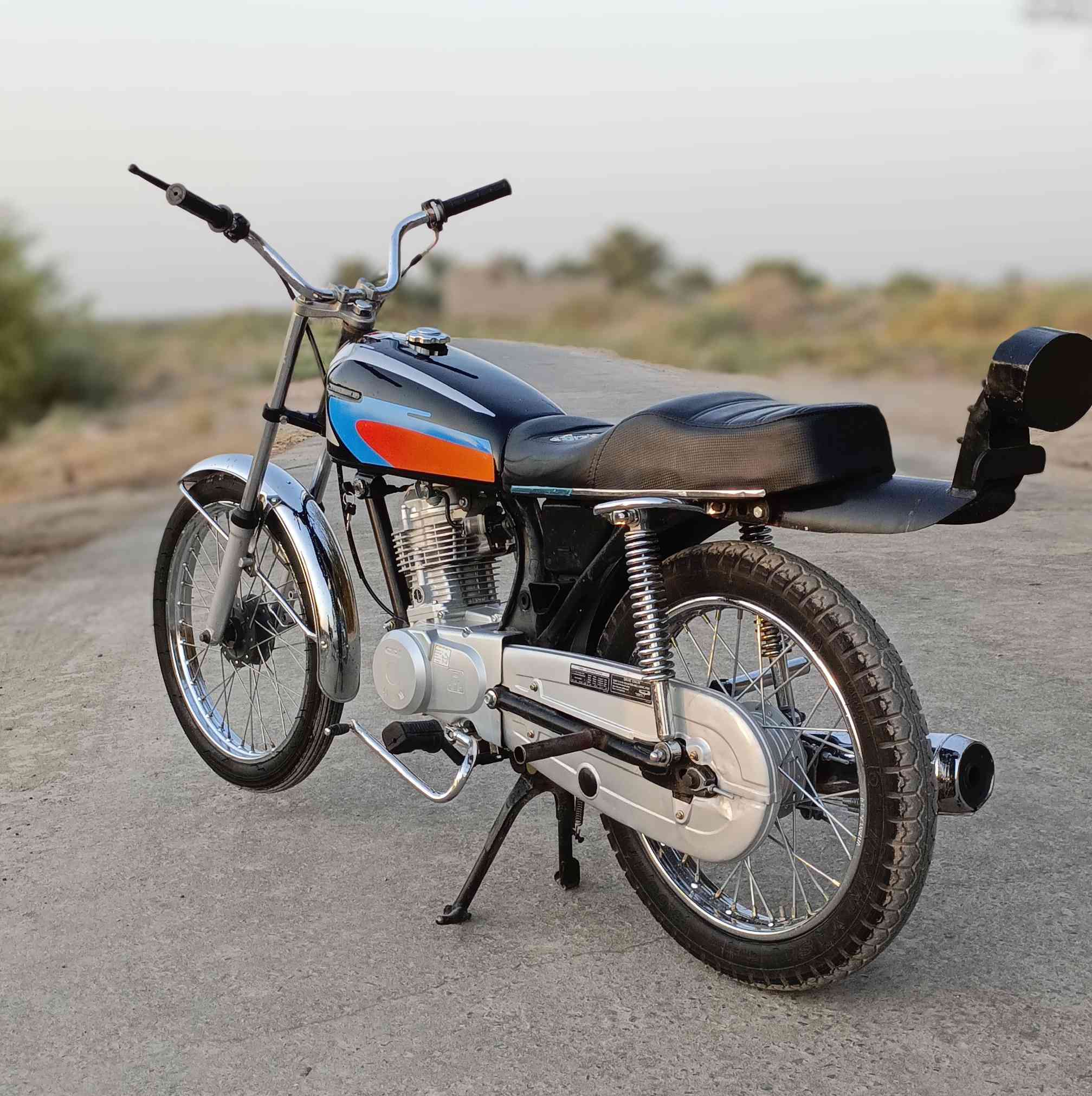 سلام عليكم دراجه للبيع دراجه نضيفه ماعايزه برغي تجي تفحص وتروح مكينه مامفتوحه ونضيفه مكاني دوانيه غماس السعر خاص أو تصال برقم ***********
