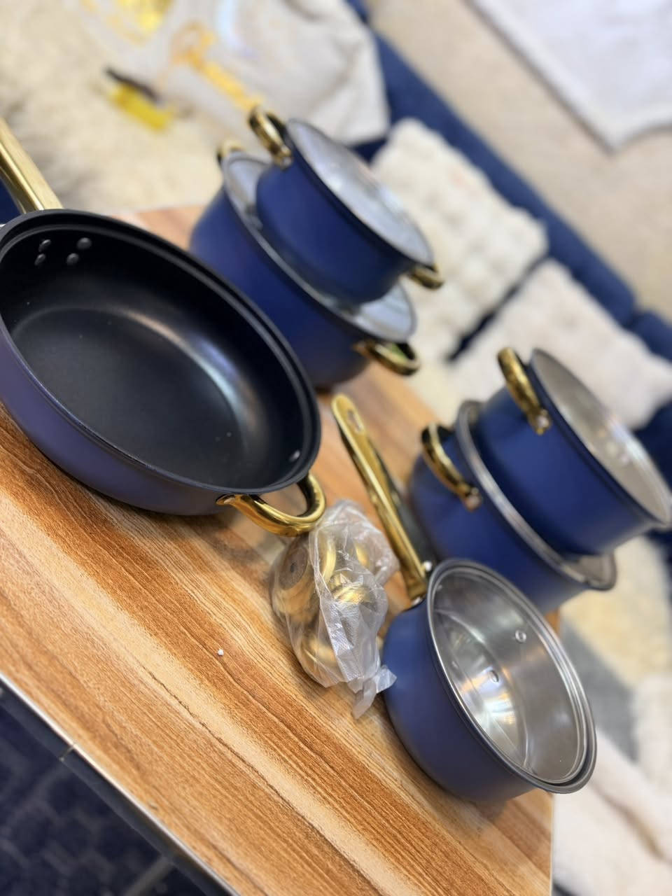 سيت متكون من 6 قطع اول تم 20 الف


**إذا كنت صاحب هذا الإعلان وتريد حذفه لأي سبب، رجاءا أرسل رسالة إلى الدعم الفني**