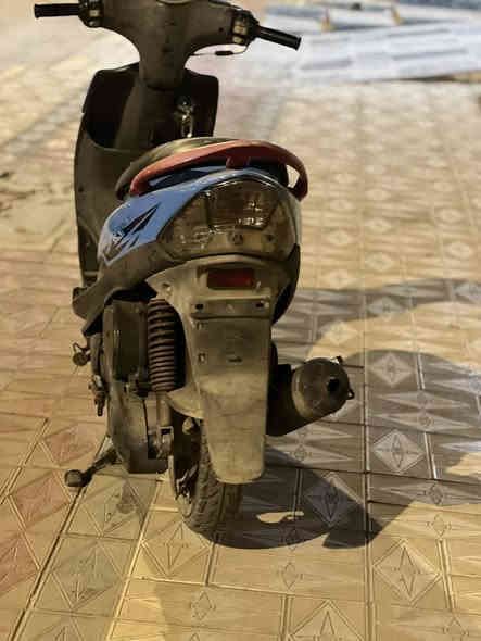 السلام عليكم 
شباب دراجه ماكس عدله للبيع حاويه صارله شهرين ونص او ثلاثه اشهر طالعه واوراق الدراجه ماله الحاويه موجوده ودراجه ما مفتوحه المكينة وكهربائياته كله شغاله هاي كفراته تجاريه الشادينه عليها وكفراته الاصليه موجوده 
ومحتاج واريد أبيعه 
السعر مليون 
التواصل على الخاص 
والرقم ***********
وعلى الواتساب
