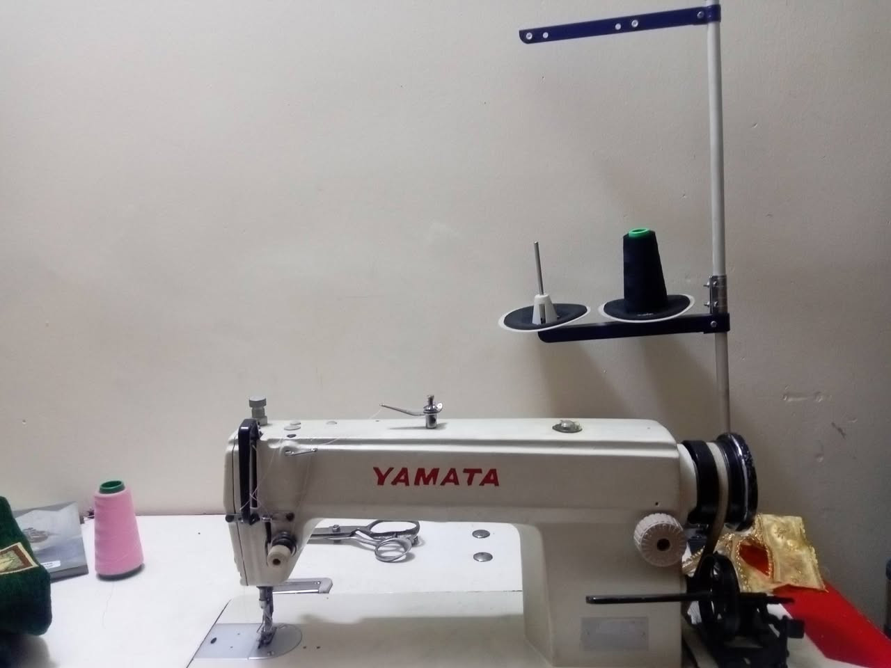 سلام عليكم عندي مكينه صناعيه مال خياطه لبيع
بيه ماطورين واحد ملادي واحد قتصادي السعر250 بيه مجال المكان بغداد جديده النعريه الرقم ***********
