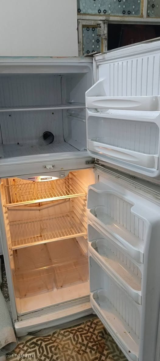 ثلاجة أصلي كونكورد نظيفة ما داخلة تصليح قرص شركه تجميد فول قطره خياس مابيها نظيفة خير من الله مكاني حي البتول *********** السعر 200
