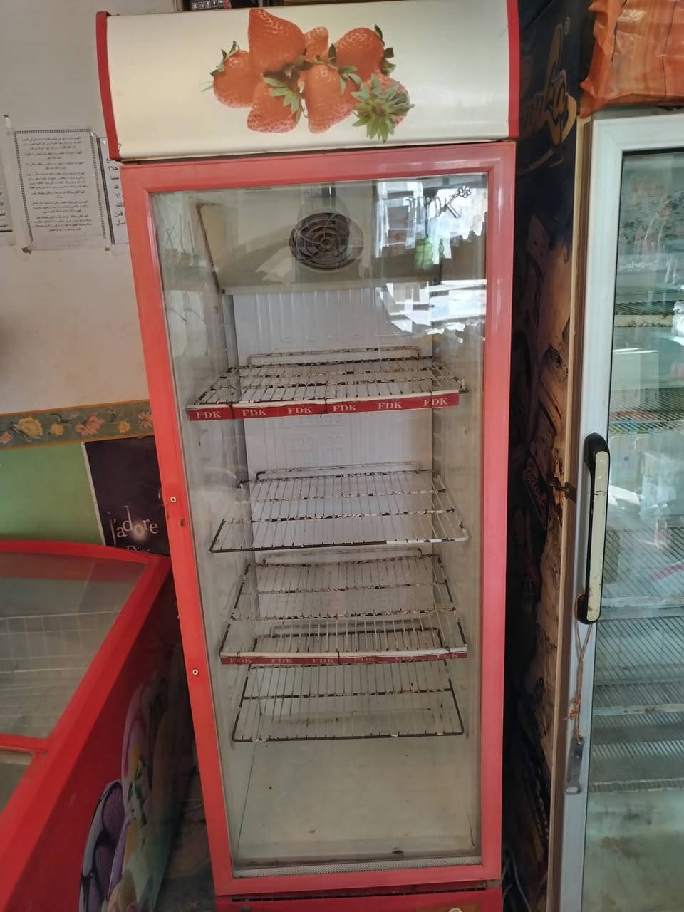 عارضات عدد 3 الوحدة على 250 وبيها مجال  ومجمدة افقية للبيع السعر 650 وبيها مجال بسيط مكاني السماوه قرية سيد جبار ***********
