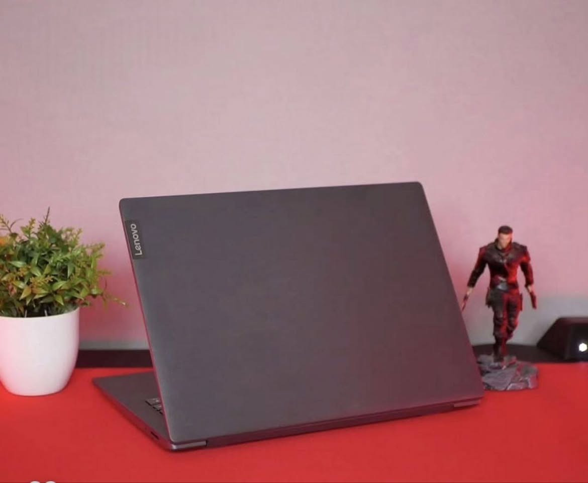 لابتوب Lenovo للبيع – نظافة عالية وأداء ممتاز 
إذا تدور على جهاز عملي، سريع، ويعتمد عليه بالدراسة والشغل اليومي، هذا خيارك 

💻 المواصفات:

• Core i5 الجيل العاشر ⚡

• RAM 8GB DDR4

• 256GB SSD سريع

• كرت شاشة Intel UHD 630 (4GB)

• شاشة 15.6 إنج FHD 1920×1080 ضد التوهج

🔋 البطارية:

• بطارية ليثيوم 6 خلايا

• شحن سريع 65 واط

• البطارية ممتازة

• شاحن Type-C

📷 الكامرة:

HD مع قفل فتح وغلق للخصوصية 🔒

🔌 المنافذ:

منفذ RAM

HDMI

وجميع المنافذ المهمة متوفرة

✨ الحالة:

💰 السعر: 450


**إذا كنت صاحب هذا الإعلان وتريد حذفه لأي سبب، رجاءا أرسل رسالة إلى الدعم الفني**