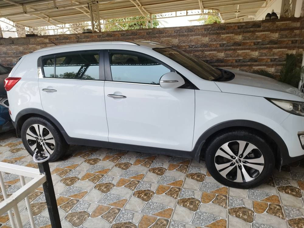 كيا سبورتاج 2014 مكفولة كفالة عامه عدا  بارد صغير في جاملغ السائق كير محرك كل بالشرط بدون فتح فول مواصفات عدا بصمه وفتحه بطاقه بنزين موجود  ***********
سعر 156 كركوك, العراق
