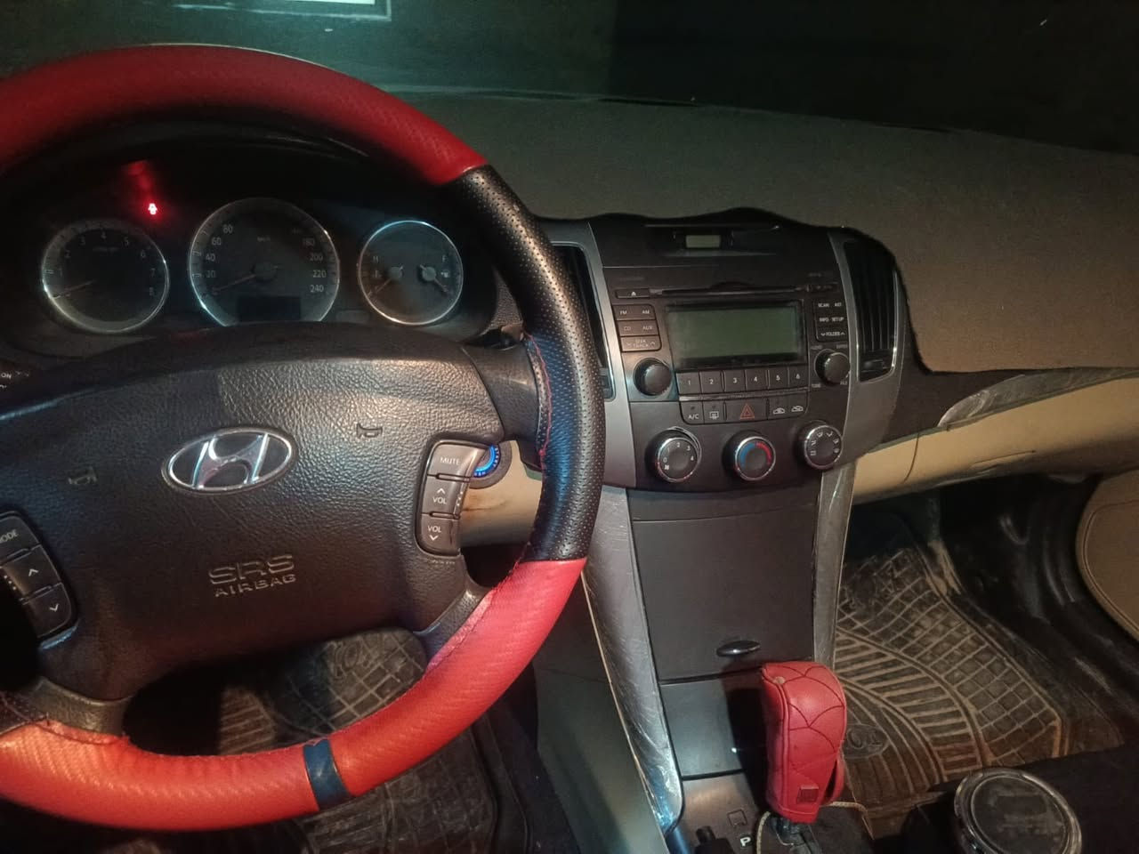 سوناتا 2009خليجي 2400
رقم صلاح الدين انكليزي بسمي 
محرك مفتوح 
بيها ثلاث قطع زغار صبغ بدون دواخل بدون ضربه السيارة 
السعر 115وبيها مجال قليل 
***********
مكاني صلاح الدين الظلوعيه
