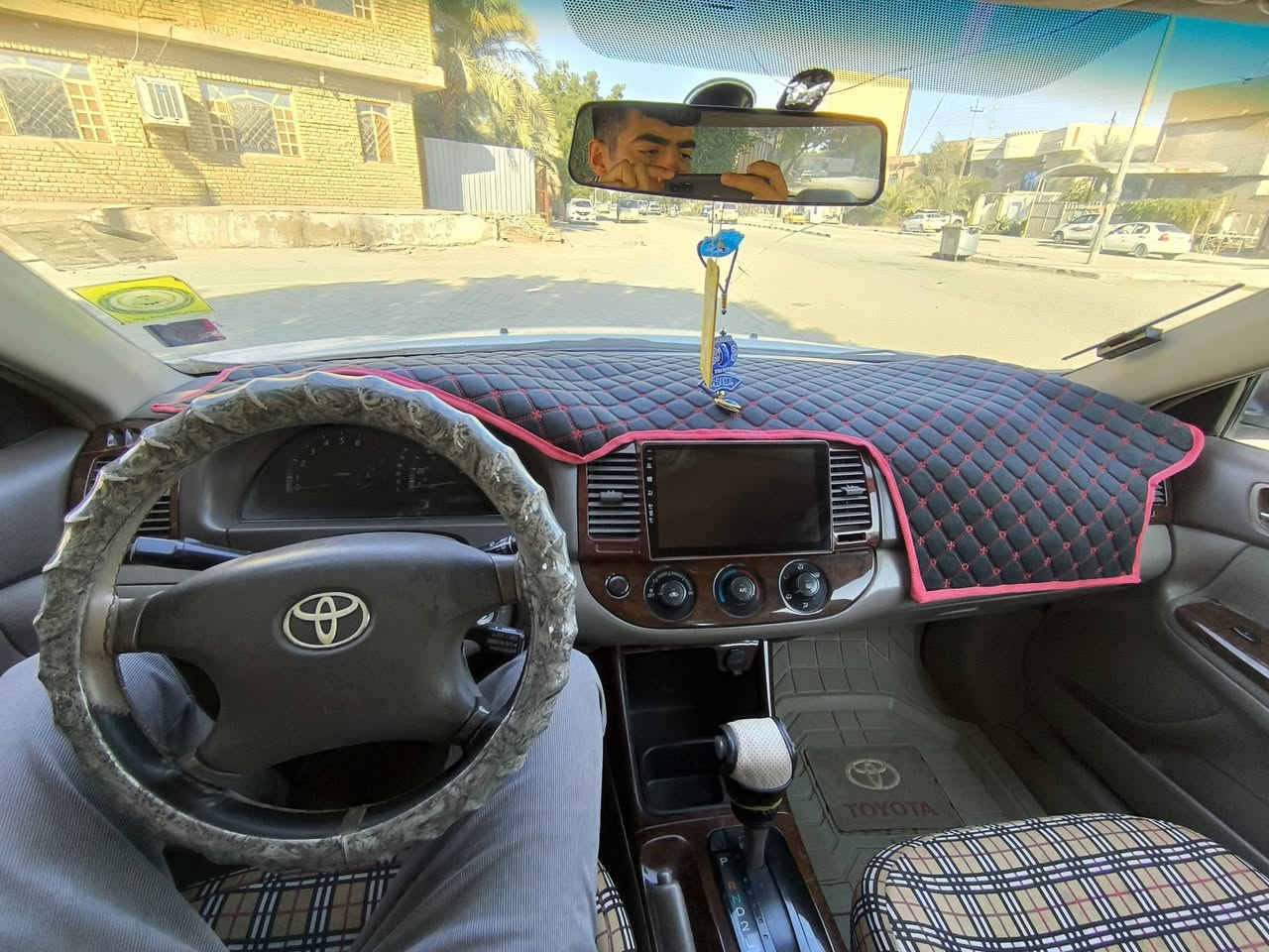 { سـلام عــليكم }
[ كــامري 2002 ]

1_شاشه لمـس
2_حداديه جديده
3_فيتريه جديده
4_كهربائيه جديده
5_تخم تاير جديد حتا السبير 
6_تبريدها ثلجج
7_دواخلها نضيففه 
8_رقمهـا حــله
رقم_***********
__السياره مرتـبه وما تصرف عليها برغيـيي
السعر : 75 وبيــها مجال
