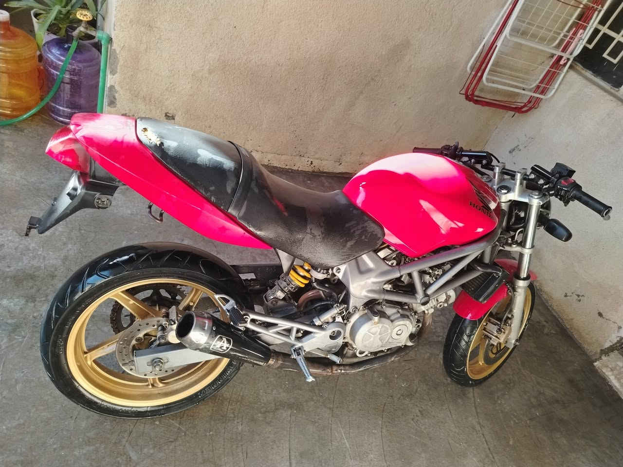 اسلام عليكم بطح مكينه مامفتوحه بلادي كفاله عامه حجم المكينه 500 للبيع مليون و400 او بيه مجال  او مراوس حسب  القناعه المكان بغداد تقاطع درويش حي التراث رقم الهاتف واتساب ***********
