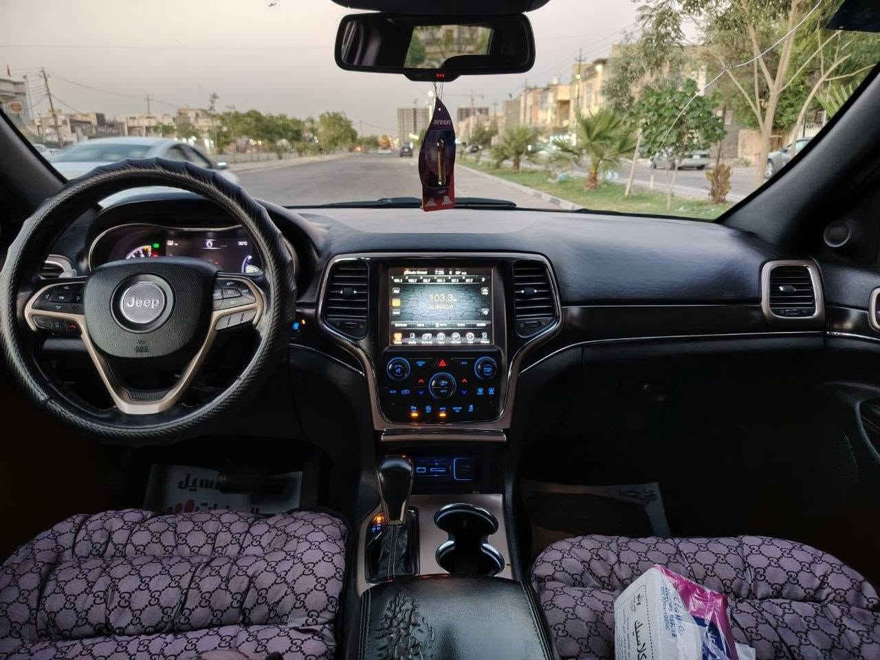السلام عليكم 
جيب شيروكي لاريدو موديل 2018 لمتدد. فول مواصفات معروفه مواصفات المتدد 
مكينه 3600. مكينه وكير وتبريد وحداديه لوك تخبل. رقم بغداد. الجديد تحويل كبل هزه جديده وسنويه جديده  السعر 148.
جاملغ وبنيد وبيها باب كلير. مكاني بابل 
***********
اذا اكو مراوس يرهم
