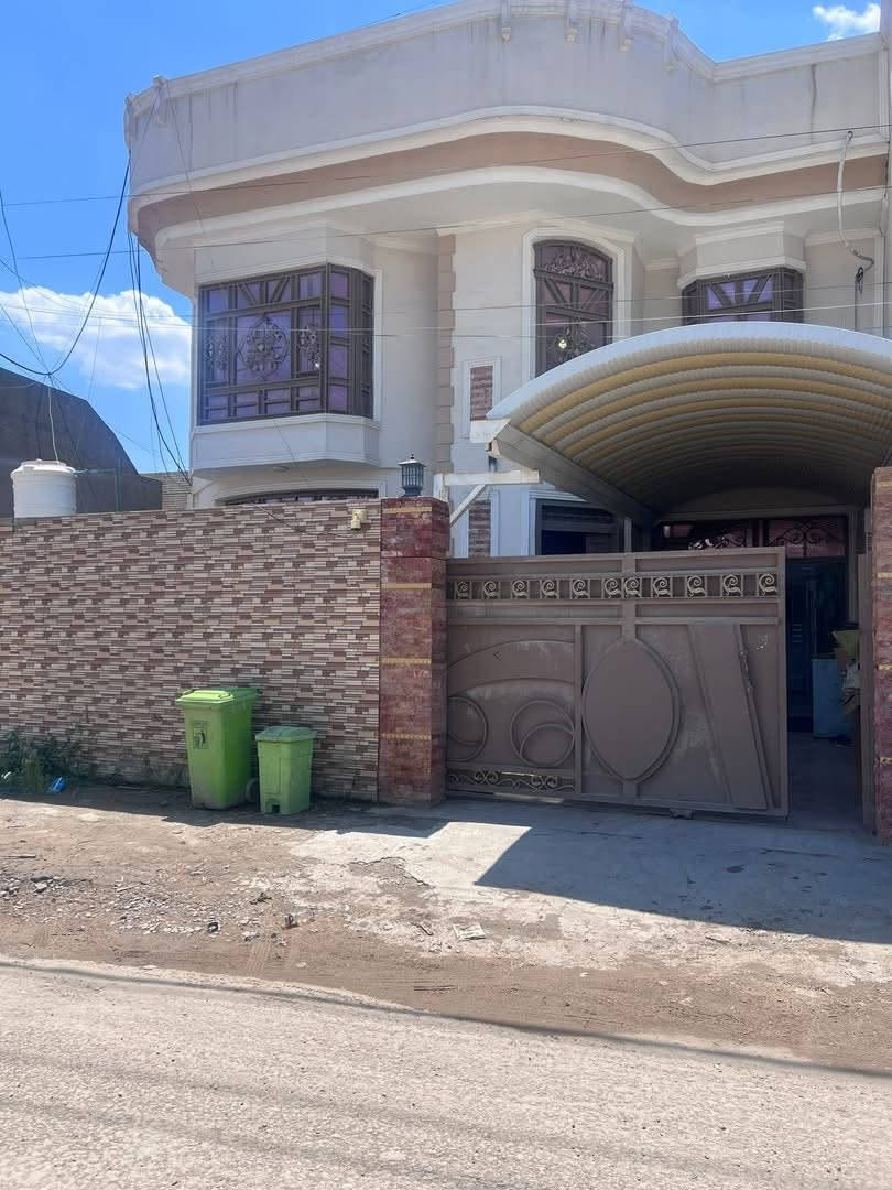 السلام عليكم 
يتوفر دار سكني طابو زراعي سند 25 مساحته 200م يحتوي على طابقين الأول  غرفة نوم  وصاله واستقبال ومطبخ ومجموعة صحية داخلية وخارجية وطارمه كبيره والثاني غرفتين نوم وصاله ومجموعة صحية بناء طابوق وصب السقف موقعة في المسيب  / شارع الإمام محمد الجواد بوجه الشارع يبعد عن الشارع الرىيسي 200 م فقط السعر المطلوب للبيع 150 مليون بي مجال بسيط أو مراوس بيت صغير وفرق أو قطعة ارض  للاستفسار الاتصال بالرقم *********** او مراسلة الصفحة
